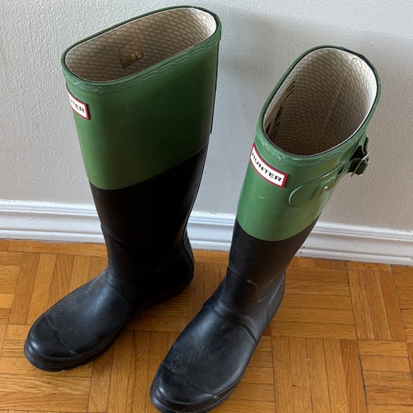 Hunter Shoes - Hunter Two-Tone Green and Black Boots 7